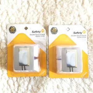NIB 2 pairs of plug and outlet covers